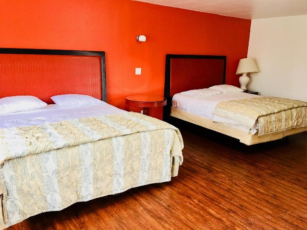 norwalk inn & suites image 7